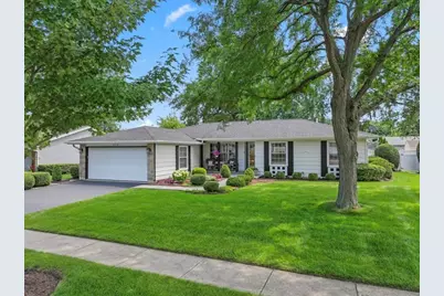 577 Lowestoft Lane, Elk Grove Village, IL 60007 - Photo 1