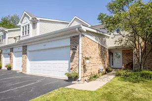 881 N Cove Dr, Palatine, IL 60067 - Photo 1