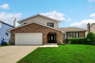 310 Terry Ln, Bloomingdale, IL 60108 - Photo 1