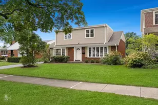 738 N Hickory Ave, Arlington Heights, IL 60004 - Photo 1