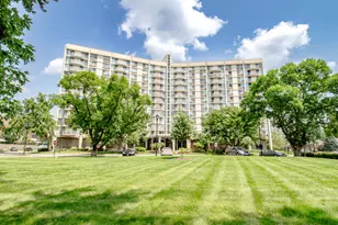 20 N Tower Road N, Oak Brook, IL 60523 - Photo 1