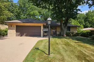 3051 Dato Ave, Highland Park, IL 60035 - Photo 1