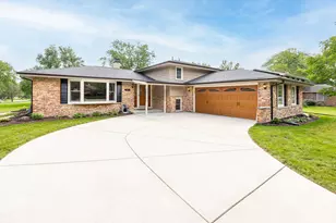 125 Sherwood Ct, Downers Grove, IL 60516 - Photo 1