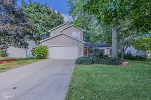 1021 Blue Ridge Pkwy, Algonquin, IL 60102 - Photo 1