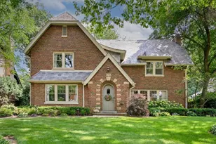 843 Crescent Blvd, Glen Ellyn, IL 60137 - Photo 1