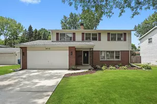 1410 S Cypress Dr, Mount Prospect, IL 60056 - Photo 1