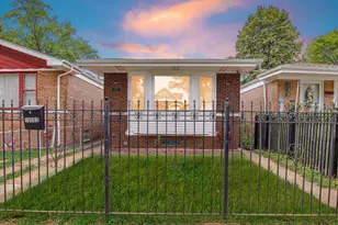 10502 S Hoxie Ave, Chicago, IL 60617 - Photo 1