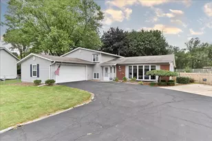 1105 Stratford Ln, Hanover Park, IL 60133 - Photo 1