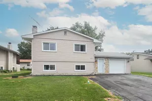 2322 Arrow St, Carpentersville, IL 60110 - Photo 1