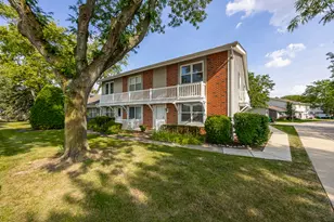 209 Amherst Ct, Bloomingdale, IL 60108 - Photo 1