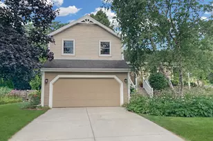 712 Castle Rock Ct, West Dundee, IL 60118 - Photo 1