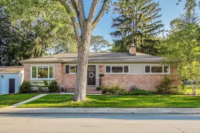 915 E Saint James Street, Arlington Heights, IL 60004 - Photo 1