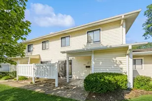 325 Bayview Point, Schaumburg, IL 60194 - Photo 1