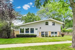 432 Sheryl Ln, Glenview, IL 60025 - Photo 1