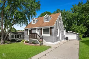 157 N Emerald Ave, Mundelein, IL 60060 - Photo 1