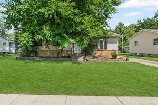 9N564 Flora Dr, Elgin, IL 60123 - Photo 1