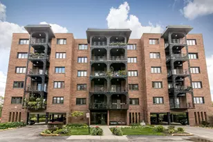 9395 Landings Ln, Des Plaines, IL 60016 - Photo 1