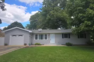 235 Hansen Circle Dr, Clifton, IL 60927 - Photo 1