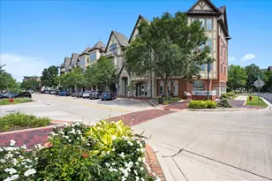 450 S 1st St, Saint Charles, IL 60174 - Photo 1