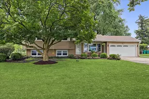 812 Cassie Dr, Joliet, IL 60435 - Photo 1