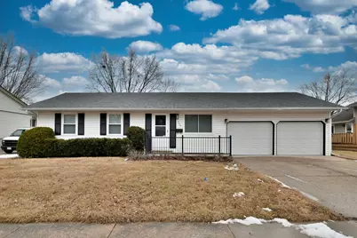 309 W Green Meadows Boulevard, Streamwood, IL 60107 - Photo 1