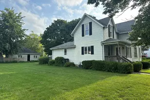 370 W Beaver St, Saint Anne, IL 60964 - Photo 1