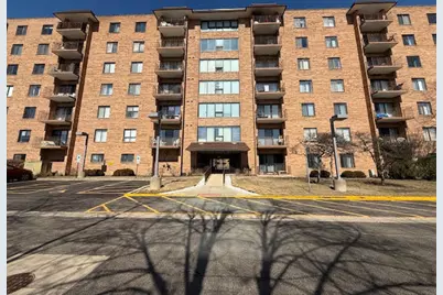 1777 W Crystal Lane #602, Mount Prospect, IL 60056 - Photo 1