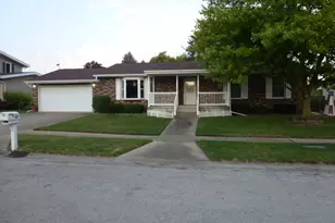 68 Somerset Dr, Clifton, IL 61727 - Photo 1