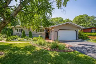 808 Lill St, Barrington, IL 60010 - Photo 1