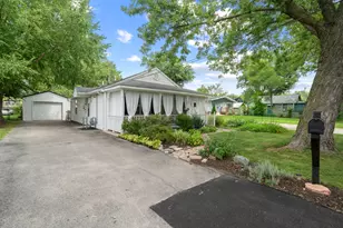 148 E Fremont St, Ottawa, IL 61350 - Photo 1