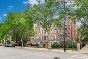 4115 N Sheridan Rd, Chicago, IL 60613 - Photo 1
