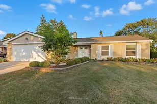 548 Hamilton Ave, Westmont, IL 60559 - Photo 1