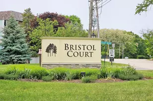 500 Thames Pkwy, Park Ridge, IL 60068 - Photo 1