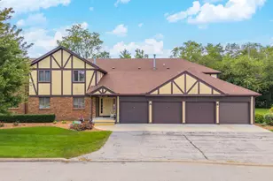 105 Carol Ct, Pontiac, IL 61764 - Photo 1
