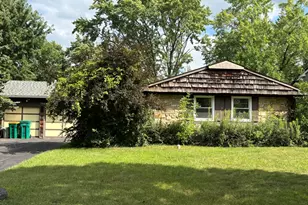 790 Essington Ln, Buffalo Grove, IL 60089 - Photo 1