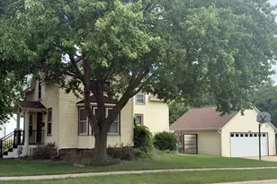 140 Greeley St, Sycamore, IL 60178 - Photo 1