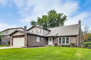 548 Stafford Ln, Glen Ellyn, IL 60137 - Photo 1