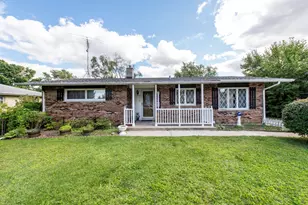 2917 Hyde Park Ave, Waukegan, IL 60085 - Photo 1