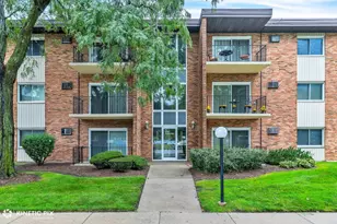 9720 S Karlov Ave, Oak Lawn, IL 60453 - Photo 1