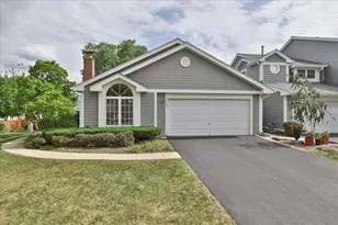 13 Sarahs Grove Ln, Schaumburg, IL 60193 - Photo 1