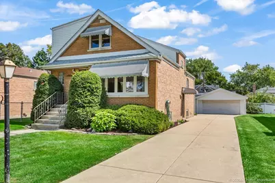 10713 S Kenneth Avenue, Oak Lawn, IL 60453 - Photo 1
