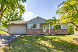 440 W Parkview Terrace, Algonquin, IL 60102 - Photo 1