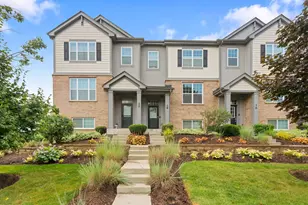 18 E Heritage Ct, Arlington Heights, IL 60004 - Photo 1