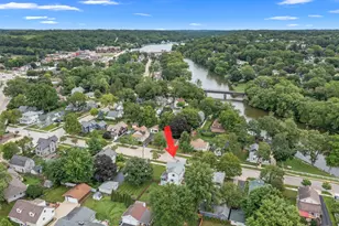 27 Center St, Algonquin, IL 60102 - Photo 1