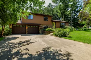 1415 Finch St, Freeport, IL 61032 - Photo 1