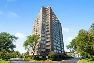 3925 Triumvera Dr, Glenview, IL 60025 - Photo 1