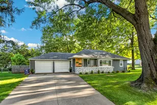 1104 University St, Dixon, IL 61021 - Photo 1