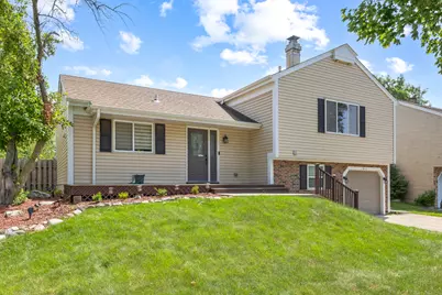 811 S Sheridan Drive, Bartlett, IL 60103 - Photo 1