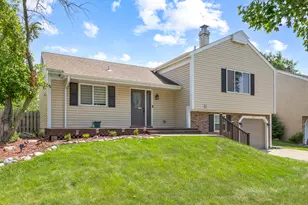 811 S Sheridan Dr, Bartlett, IL 60103 - Photo 1