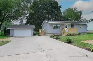 111 Peachtree Ln, Woodstock, IL 60098 - Photo 1